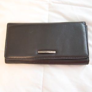 *Kenneth Cole Reaction - Women's Wallet*